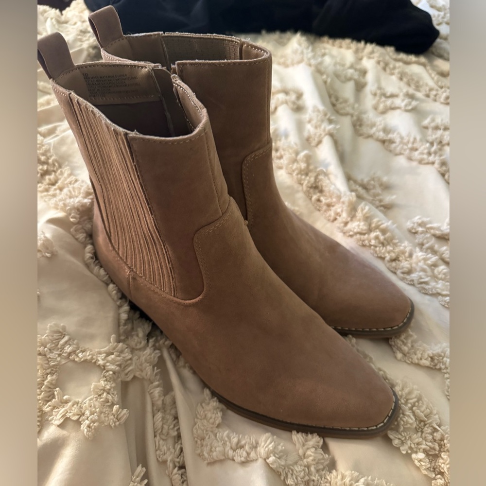 Women’s universal thread boot